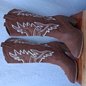 MIA Taley Western Brown Heeled Boots with White Embroidery Size 10
